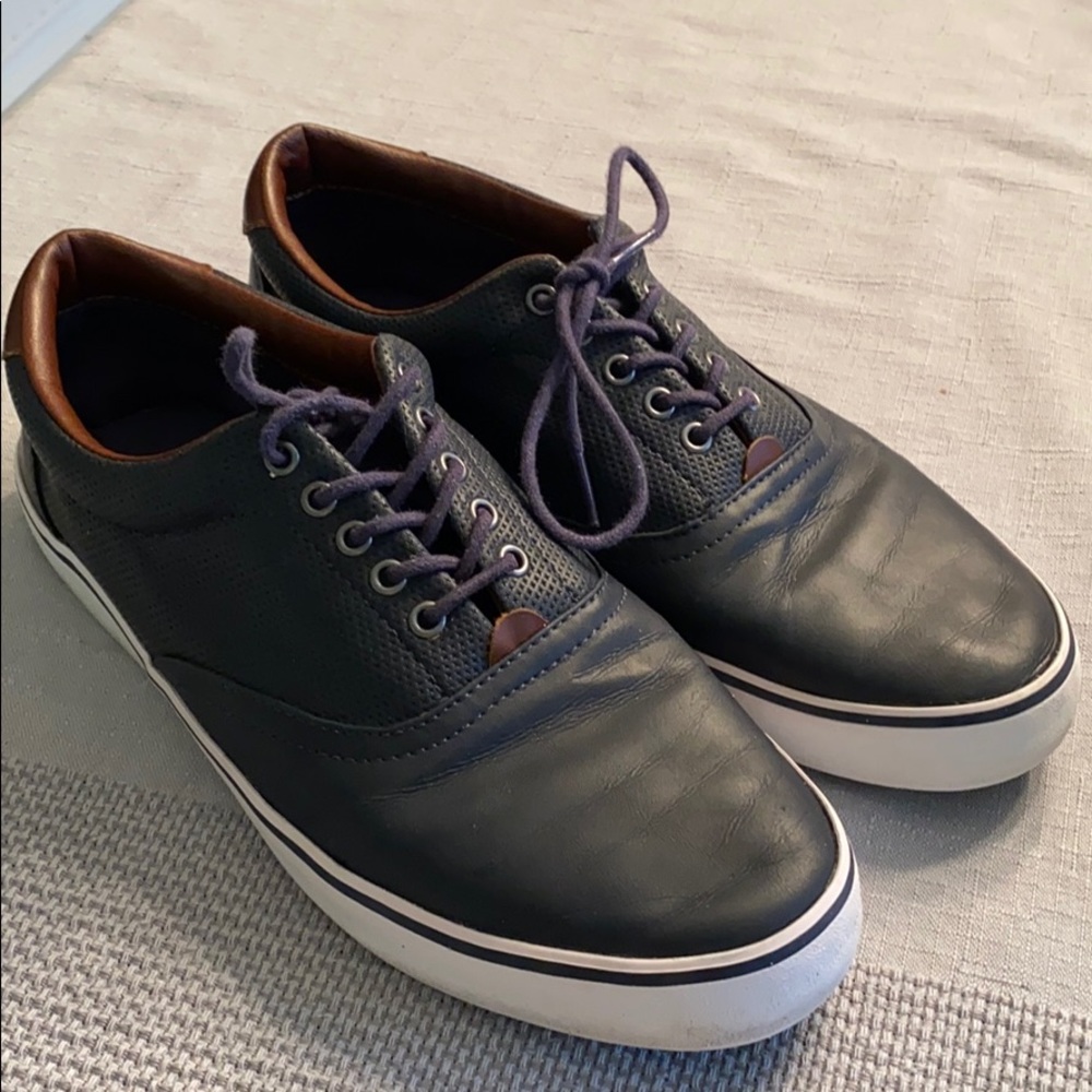 Men’s size 10 shoes